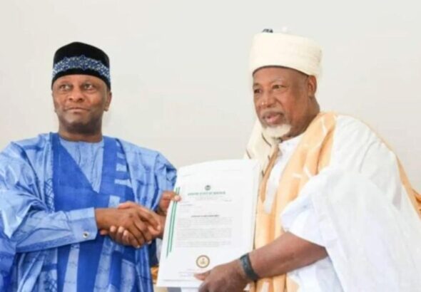 Bauchi_governor_s_elder_brother_recieving_appointment_letter (1)
