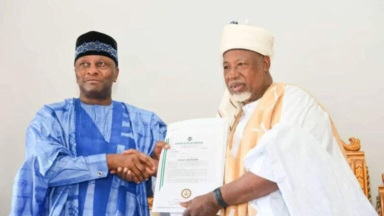 Bauchi_governor_s_elder_brother_recieving_appointment_letter (1)