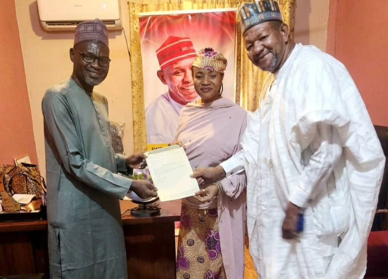 Ain'uade_ maikaba.jpg