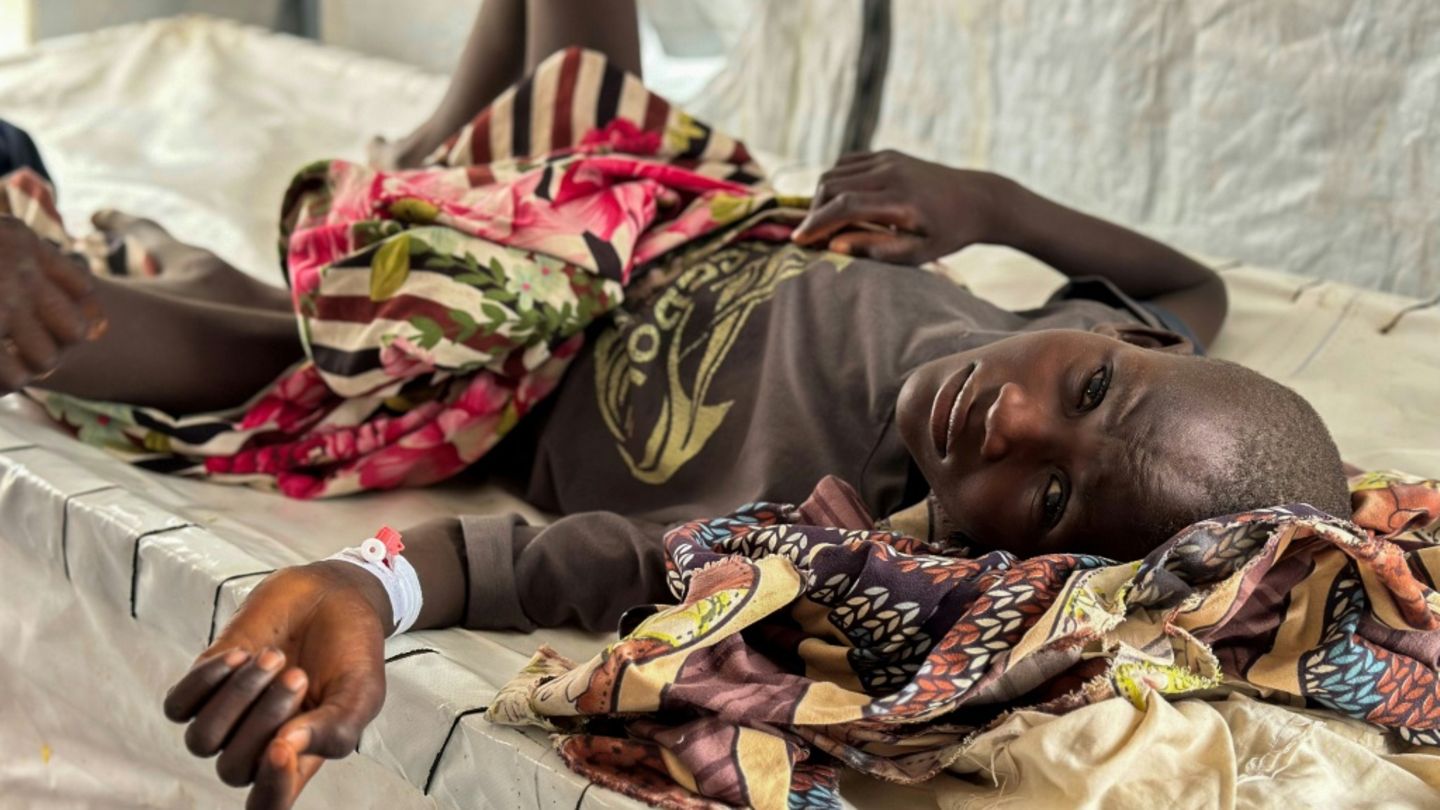 14--ein-mit-cholera-infiziertes-kind-in-tawila-im-sudan---4ac5b4b3ea3206b9